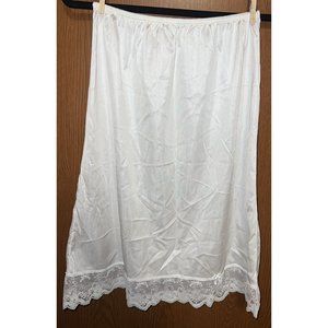 Vintage Ashley Taylor Large 30/32 White Nylon Floral Lace Hem Half Slip 50846